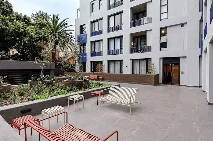 2 Bedroom Property for Sale in Sea Point Western Cape